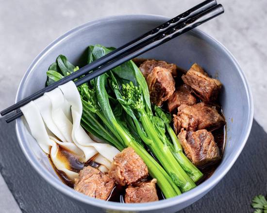 House Special Beef Noodle Soup 蔥燒牛肉麵